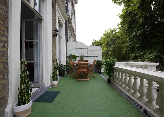 Large 2 Beds Flat Overlooking Clapham Common Park