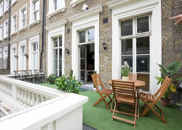 Large 2 Beds Flat Overlooking Clapham Common Park